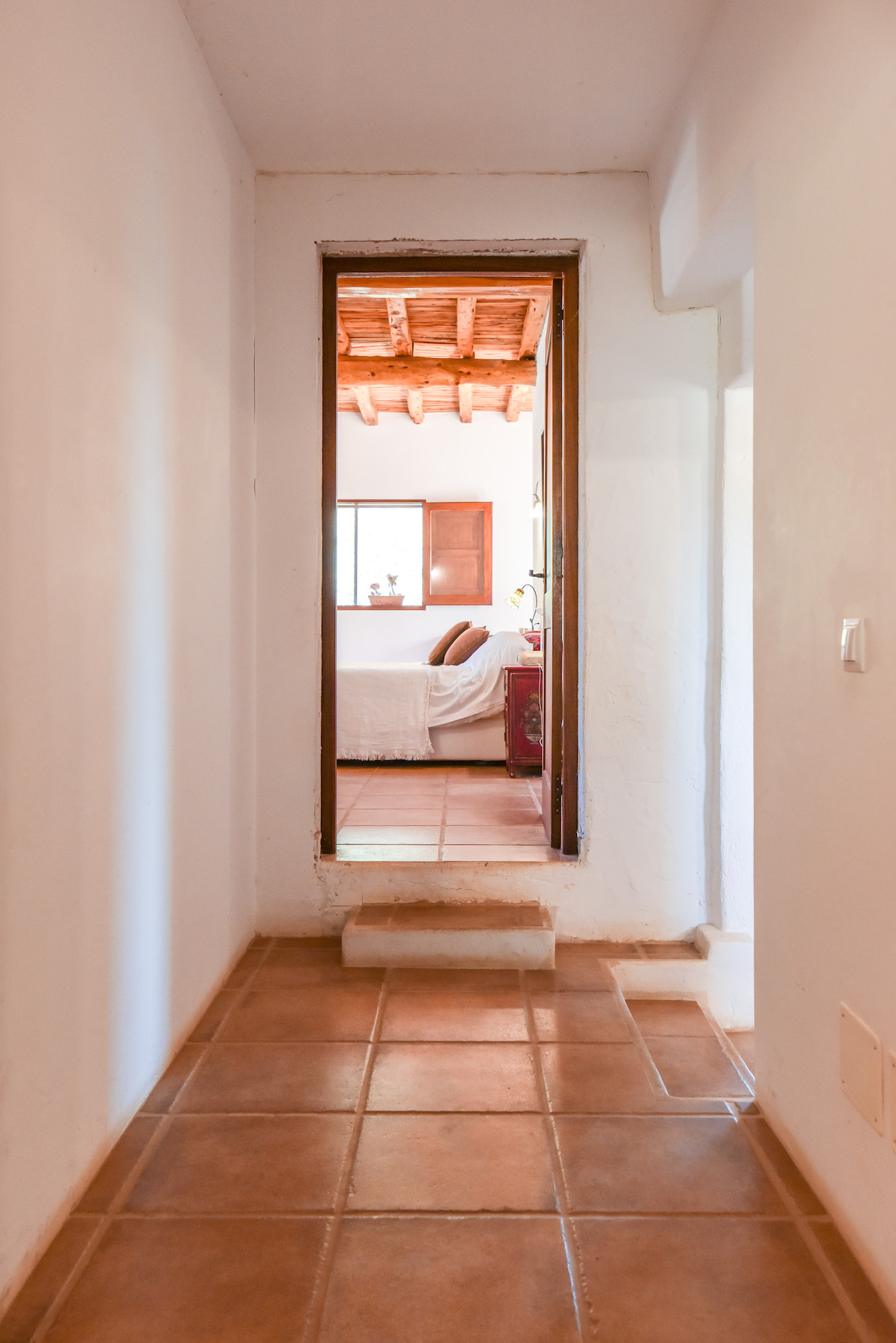 Resa Estate finc for sale Ibiza santa gertrudis te koop spanje hallway.jpg